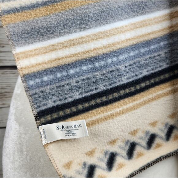 St. John's Bay Women's Fleece Style Scarf Size OS Fall Winter Accessories - Picture 6 of 6